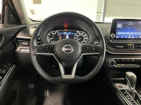 Used 2023 Nissan Altima 2.5 SV FWD image 21