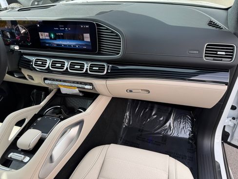New 2026 Mercedes-Benz GLS 580 4MATIC image 21