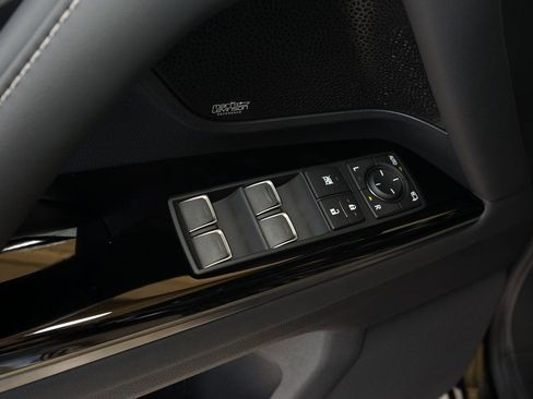 Used 2025 Lexus LX 600 4WD w/ Appearance Package image 31