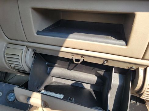 Used 1998 GMC Sierra 3500 2WD Regular Cab HD image 29