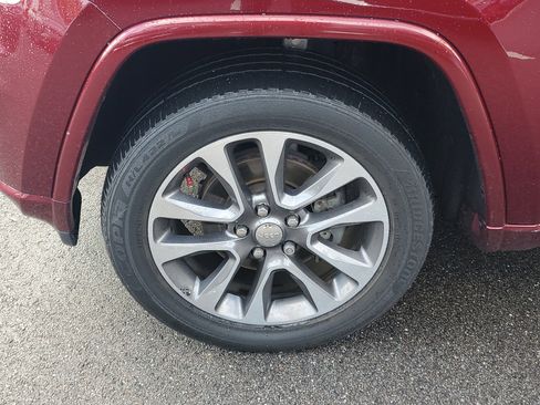 Used 2017 Jeep Grand Cherokee Overland image 40