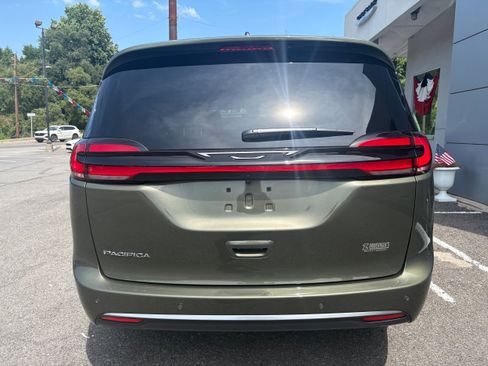 New 2027 Chrysler Pacifica Select FWD image 8