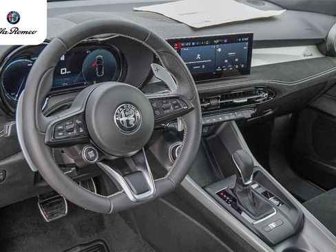 New 2026 Alfa Romeo Tonale image 8