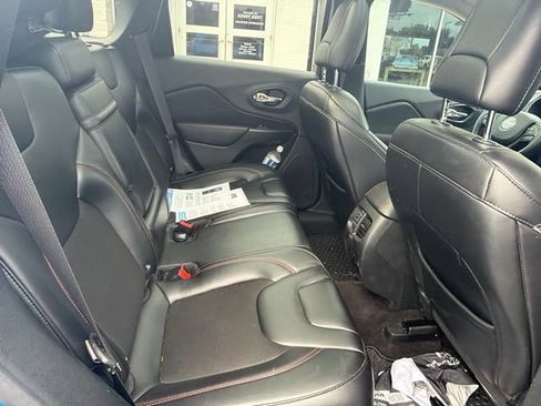 Used 2019 Jeep Cherokee Trailhawk w/ Comfort/Convenience Group AWD/4WD image 12