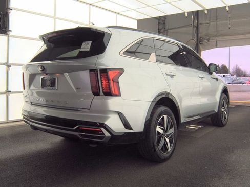 Used 2021 Kia Sorento EX w/ Panoramic Sunroof Package image 4