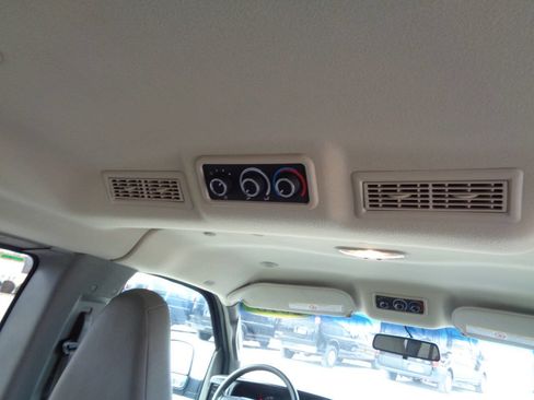 Used 2018 GMC Savana 3500 LT w/ LT Preferred Equipment Group image 38