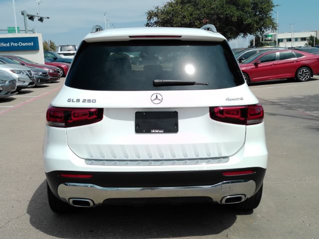 Used 2022 Mercedes-Benz GLB 250 4MATIC w/ Premium Package Lite image 9