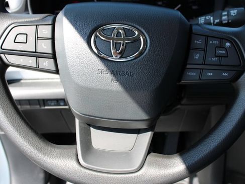 Used 2026 Toyota Sienna LE FWD image 13