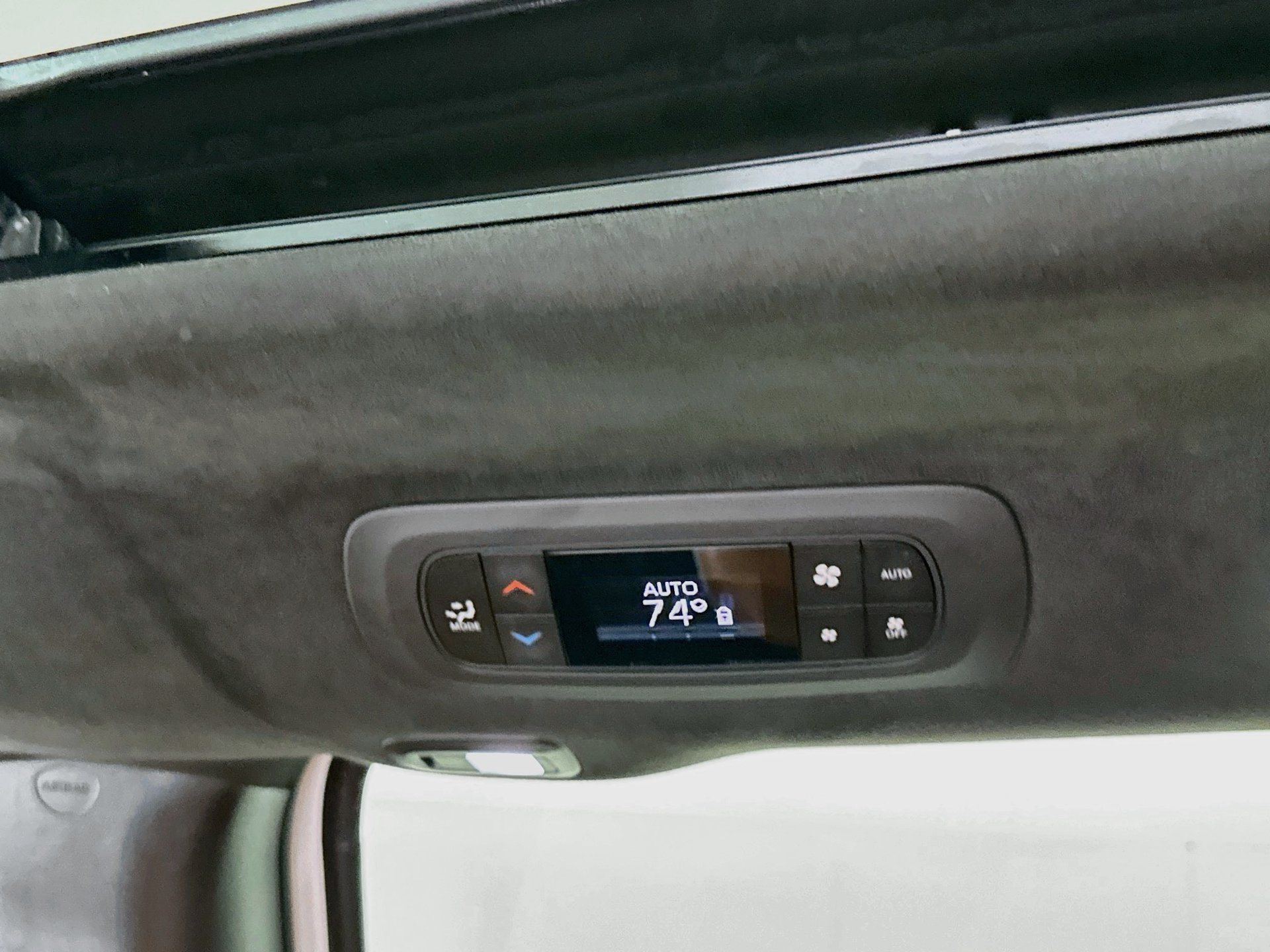 Used 2023 Chrysler Pacifica Pinnacle FWD image 28