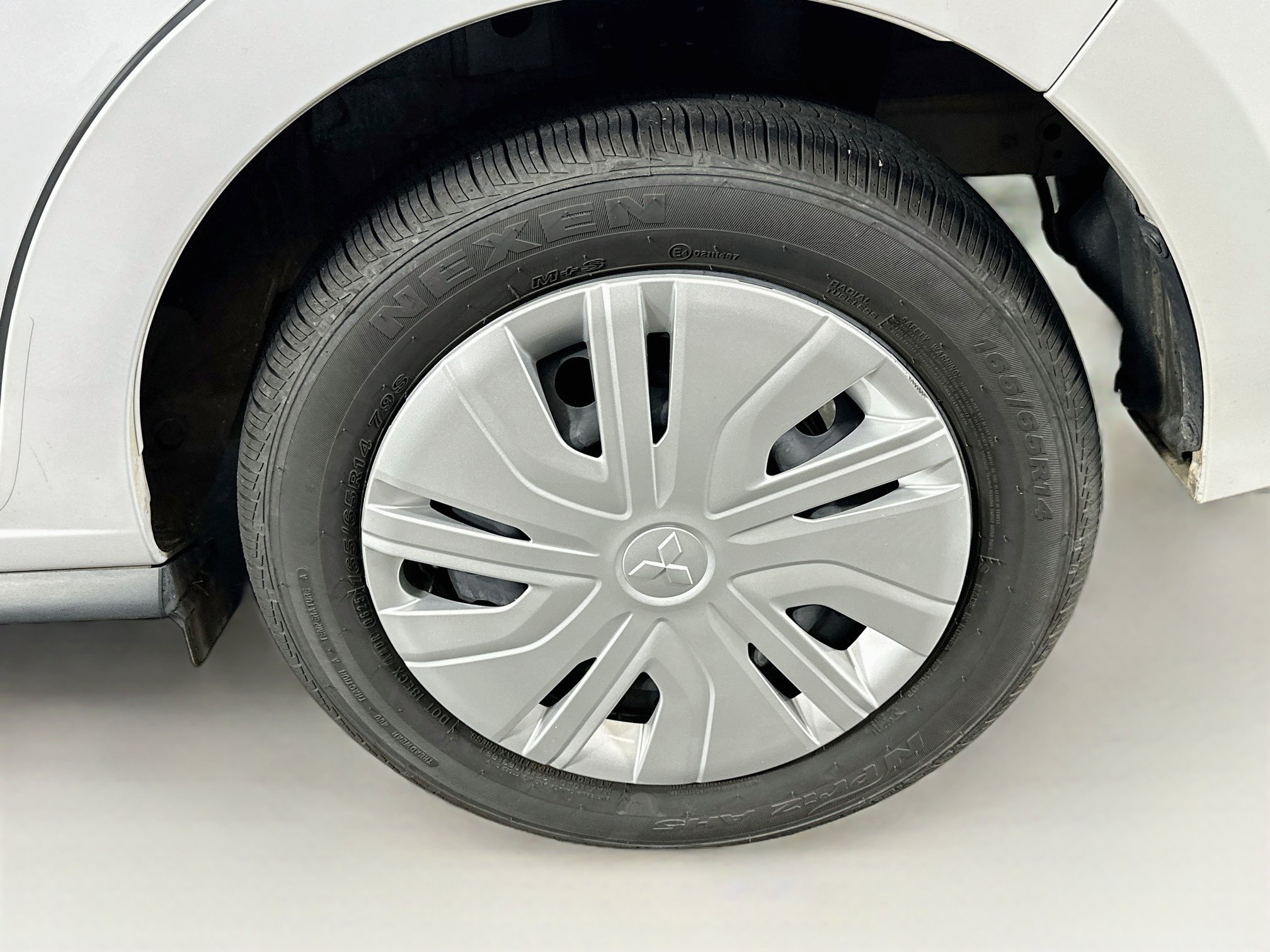 Used 2024 Mitsubishi Mirage ES FWD image 11