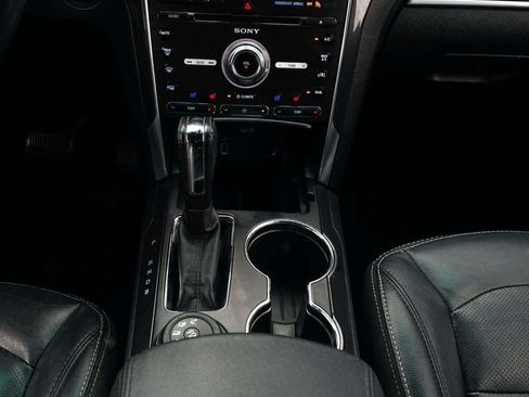 Used 2017 Ford Explorer Limited w/ Equipment Group 303A AWD/4WD image 27