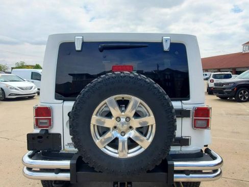 Used 2012 Jeep Wrangler Unlimited Sahara w/ Dual Top Group AWD/4WD image 8