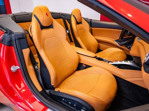Used 2017 Ferrari California T image 19