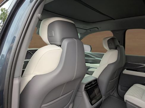 Used 2025 Cadillac Escalade IQ Sport 1 w/ LPO, ONYX Package AWD/4WD image 9
