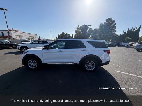Used 2025 Ford Explorer Active w/ Active Comfort Package RWD image 2