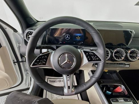 Used 2025 Mercedes-Benz GLB 250 GLB 250 image 11
