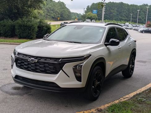 New 2026 Chevrolet Trax LT w/ Sunroof Package FWD image 5