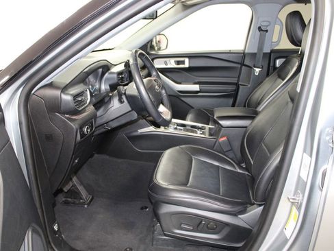Used 2023 Ford Explorer Limited image 17