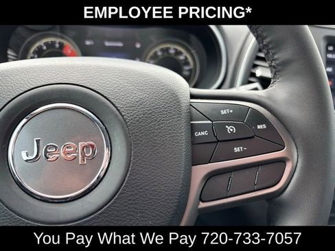 Used 2022 Jeep Cherokee Latitude Lux w/ Sun & Sound Group AWD/4WD image 26