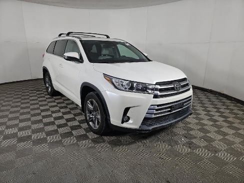 Used 2019 Toyota Highlander Limited Platinum AWD/4WD image 2
