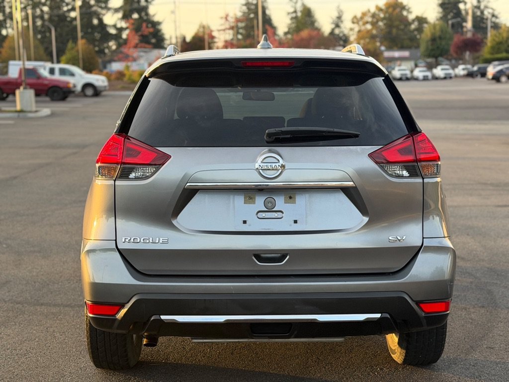 Used 2017 Nissan Rogue SV FWD image 3