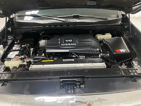 Used 2017 Nissan Titan SV image 14