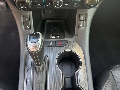Used 2017 GMC Acadia SLT AWD/4WD image 10