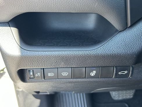 Used 2024 Toyota RAV4 XLE AWD/4WD image 32