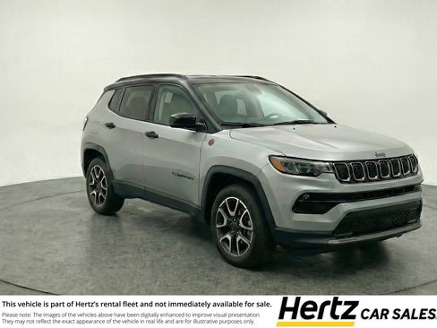 Used 2025 Jeep Compass Trailhawk AWD/4WD image 1