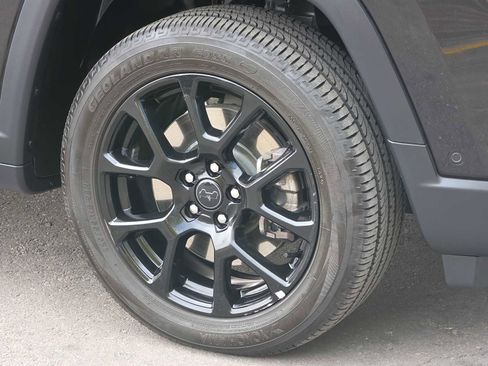 Used 2025 Jeep Compass Latitude w/ Convenience Group image 12