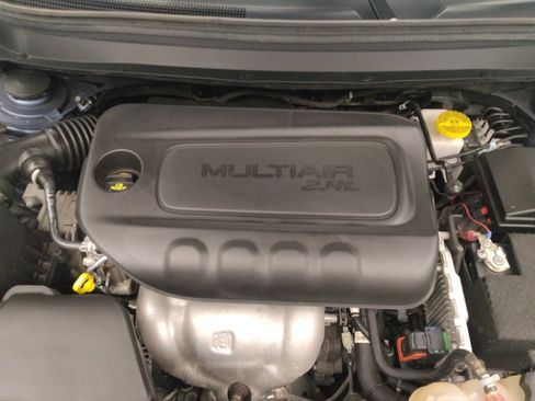 Used 2019 Jeep Cherokee Latitude w/ Cold Weather Group FWD image 30