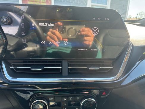 Used 2025 Chevrolet Trax ACTIV w/ Sunroof Package image 22