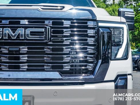 Used 2024 GMC Sierra 3500 Denali Ultimate AWD/4WD image 11