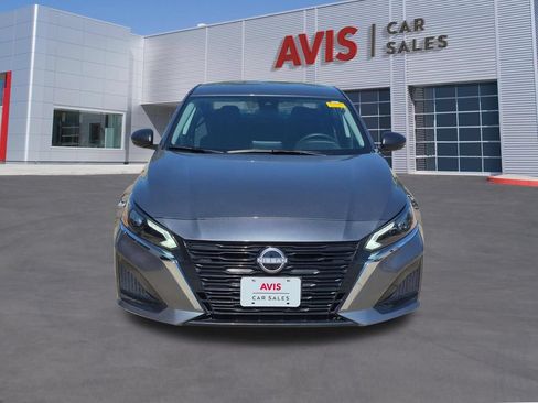 Used 2025 Nissan Altima 2.5 SV FWD image 2
