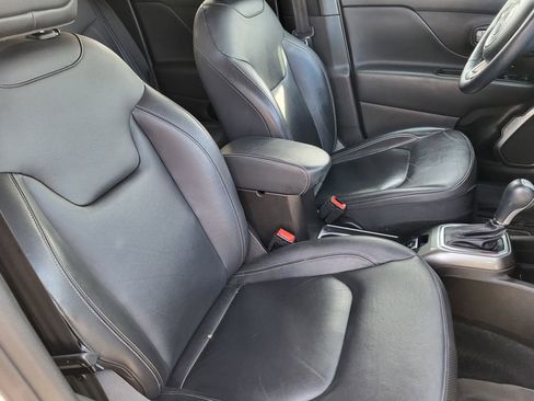 Used 2020 Jeep Renegade Limited image 14