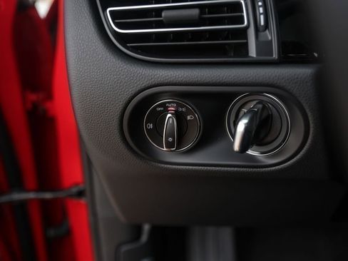 Certified 2025 Porsche Macan AWD/4WD image 21