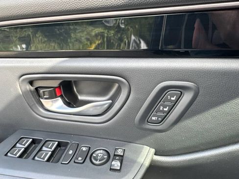 Used 2025 Honda Pilot TrailSport image 43