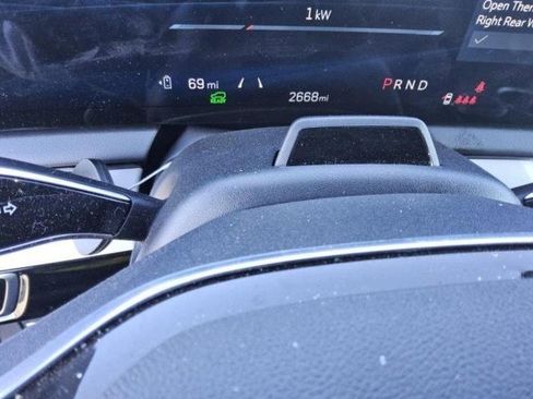 Used 2025 Cadillac Optiq Luxury 1 image 9