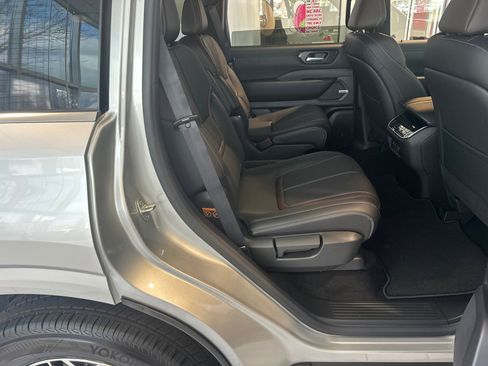 New 2025 Nissan Armada SL w/ Captain's Chari Seat Package image 10