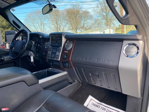 Used 2015 Ford F250 Lariat w/ Lariat Ultimate Package image 32