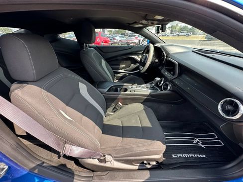 Used 2017 Chevrolet Camaro LT w/ Technology Package RWD image 10