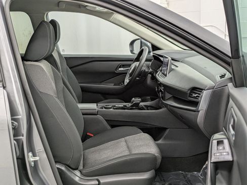 Used 2024 Nissan Rogue SV image 18