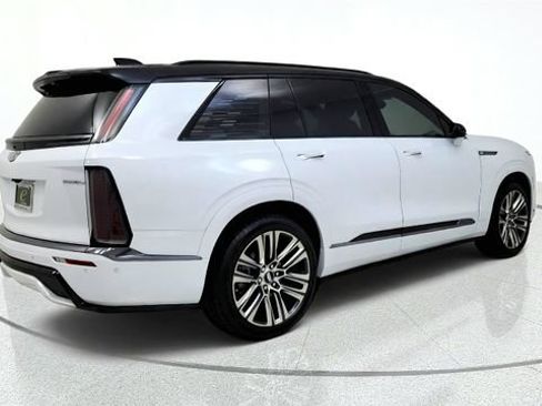 Used 2026 Cadillac Vistiq Platinum w/ LPO, Floor Liner Package AWD/4WD image 9