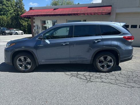Used 2019 Toyota Highlander Limited Platinum AWD/4WD image 2