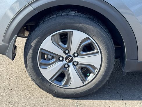 Used 2017 Kia Niro EX image 39