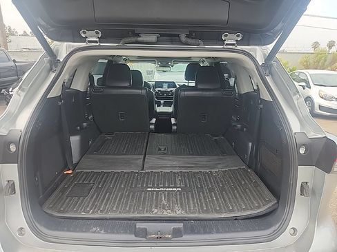 Used 2021 Toyota Highlander Platinum AWD/4WD image 18
