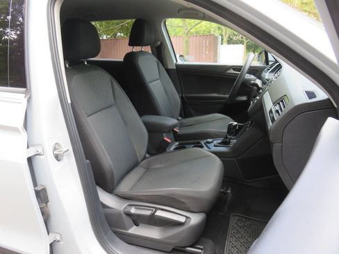 Used 2019 Volkswagen Tiguan S image 11