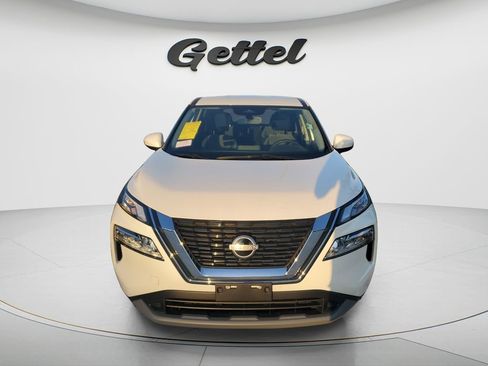 Used 2023 Nissan Rogue SV image 2