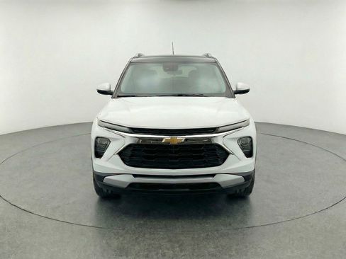 Used 2025 Chevrolet TrailBlazer LT image 2
