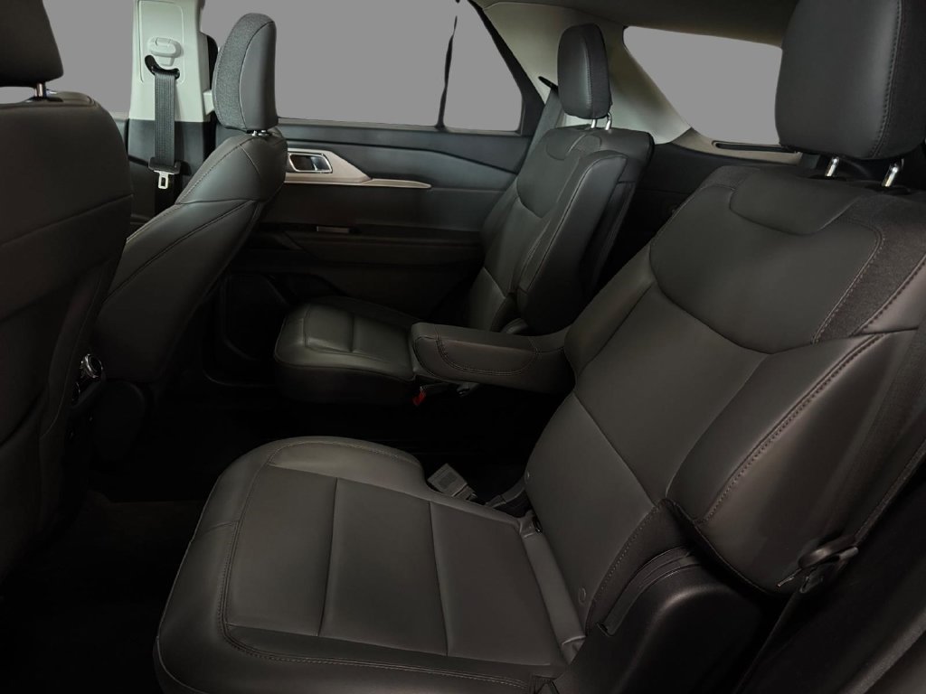 New 2026 Ford Explorer Active w/ Active Comfort Package AWD/4WD image 9